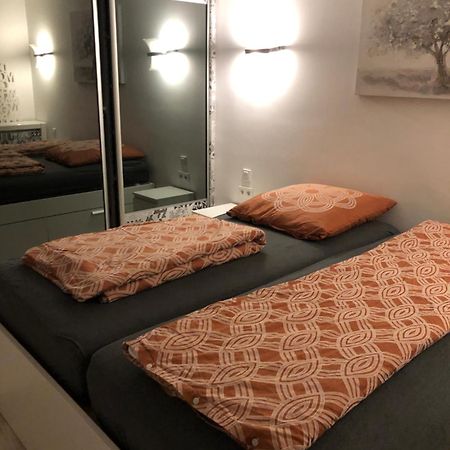 Wunderschoenes 2 Zimmer Apartment Zentrum Goldstadt 普福尔茨海姆 外观 照片