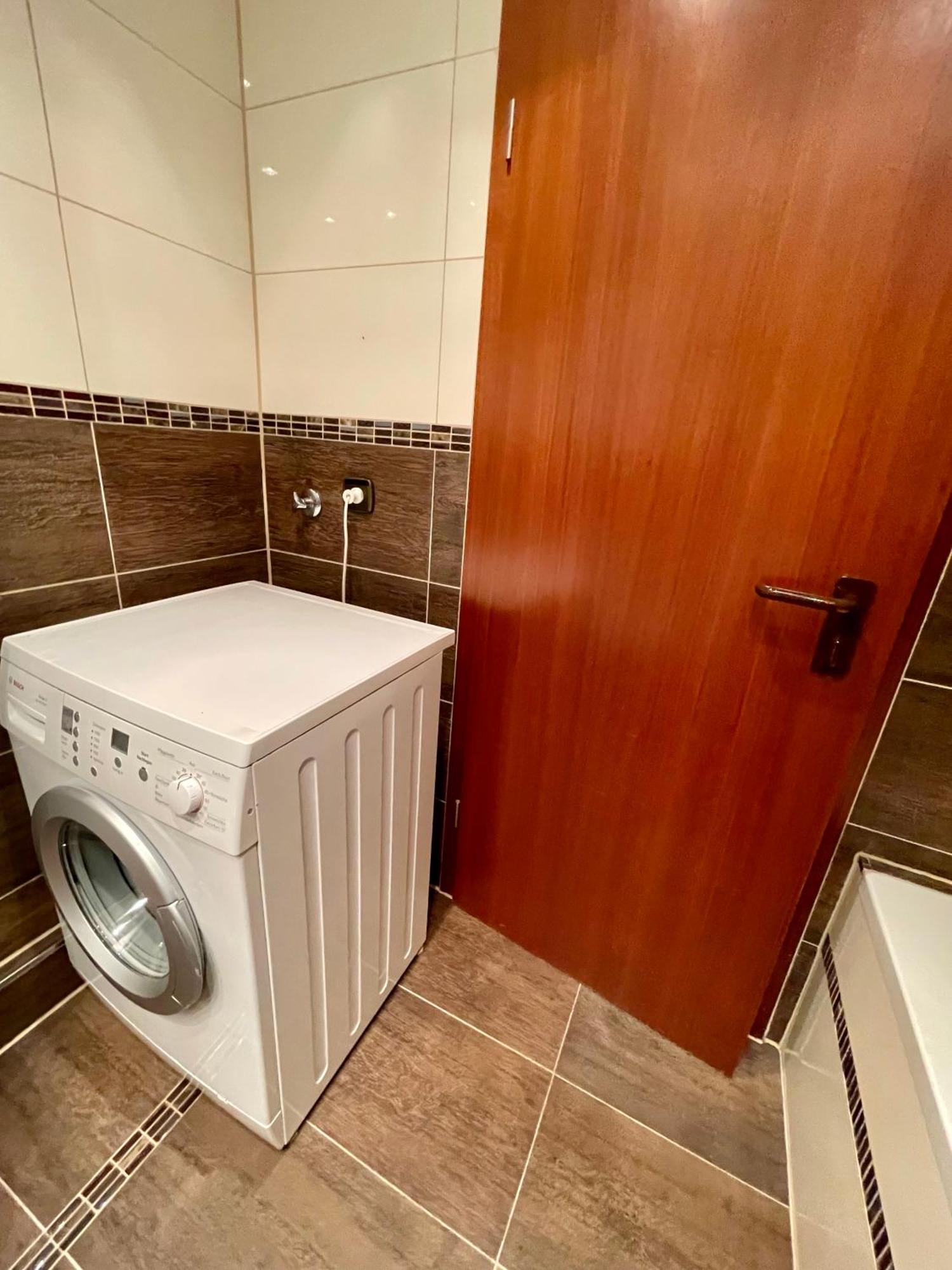 Wunderschoenes 2 Zimmer Apartment Zentrum Goldstadt 普福尔茨海姆 外观 照片