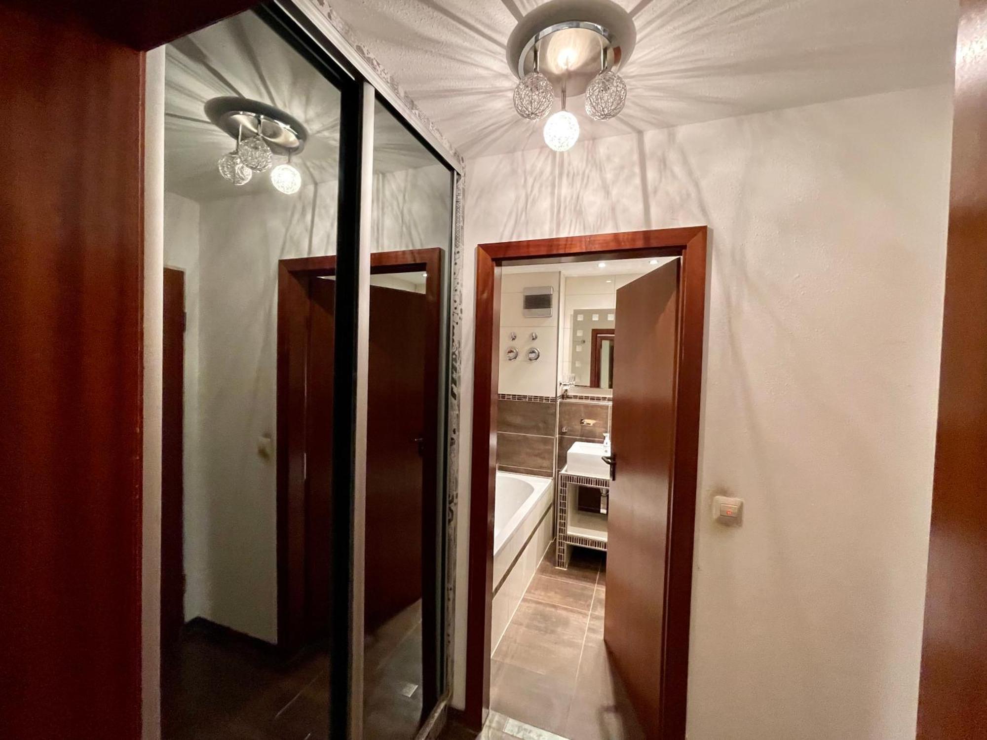 Wunderschoenes 2 Zimmer Apartment Zentrum Goldstadt 普福尔茨海姆 外观 照片