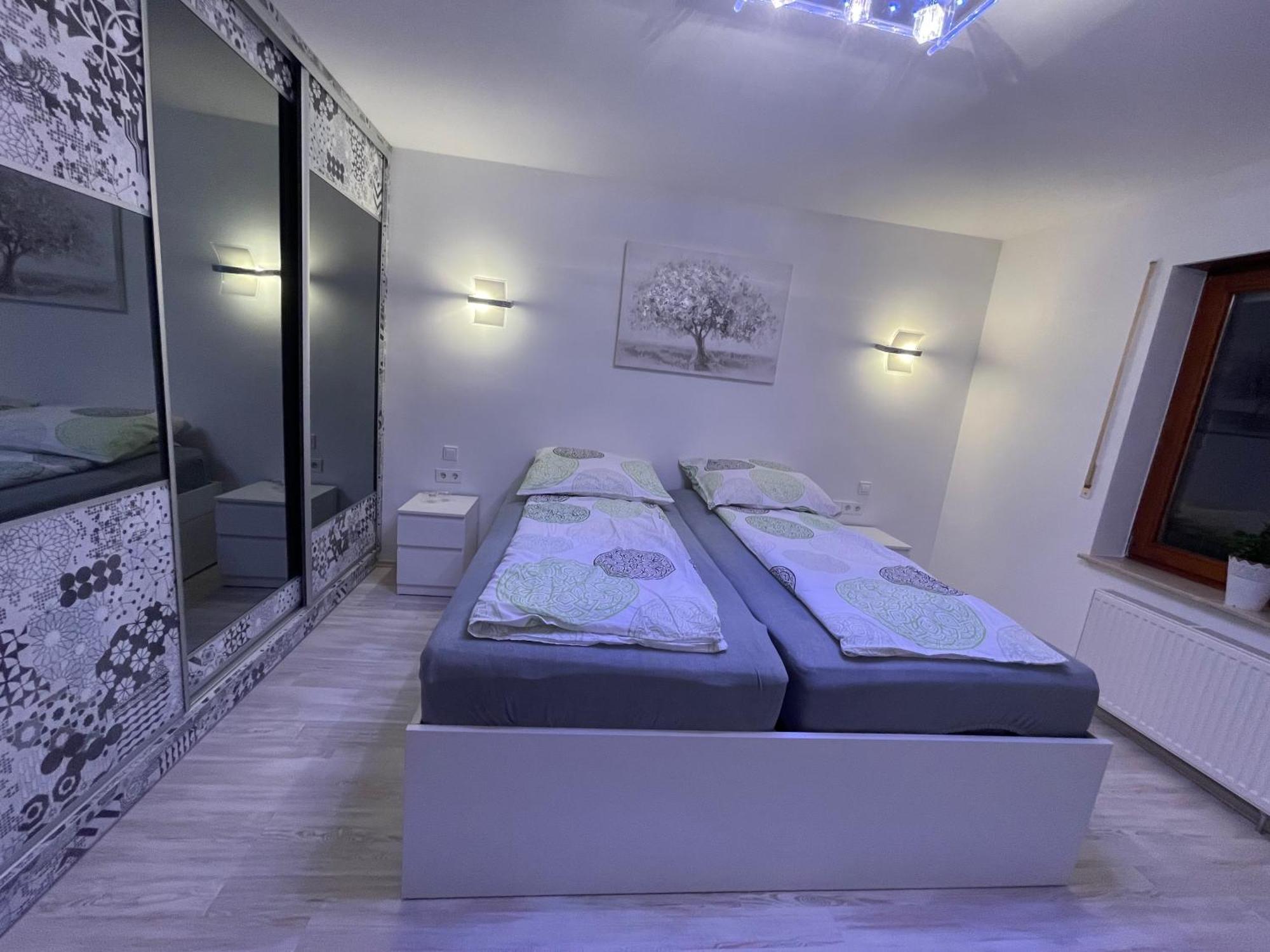 Wunderschoenes 2 Zimmer Apartment Zentrum Goldstadt 普福尔茨海姆 外观 照片