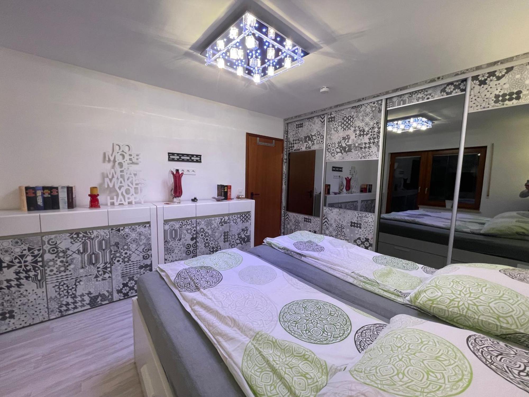 Wunderschoenes 2 Zimmer Apartment Zentrum Goldstadt 普福尔茨海姆 外观 照片